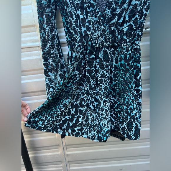 NWT Teal and black velour snakeskin bell sleeve romper - Picture 6 of 8